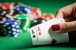 Unterschiede zwischen Live- und Online-Poker